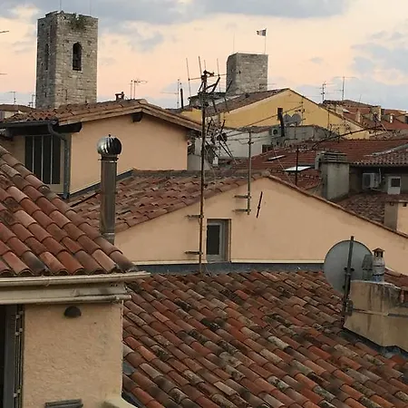 Light Filled Penthouse In Old Antibes. Heart Of The Riviera アパート *