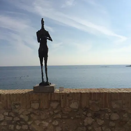 Light Filled Penthouse In Old Antibes. Heart Of The Riviera * アンティーブ