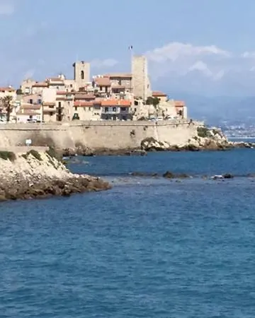 Appartement Light Filled Penthouse In Old Antibes. Heart Of The Riviera *